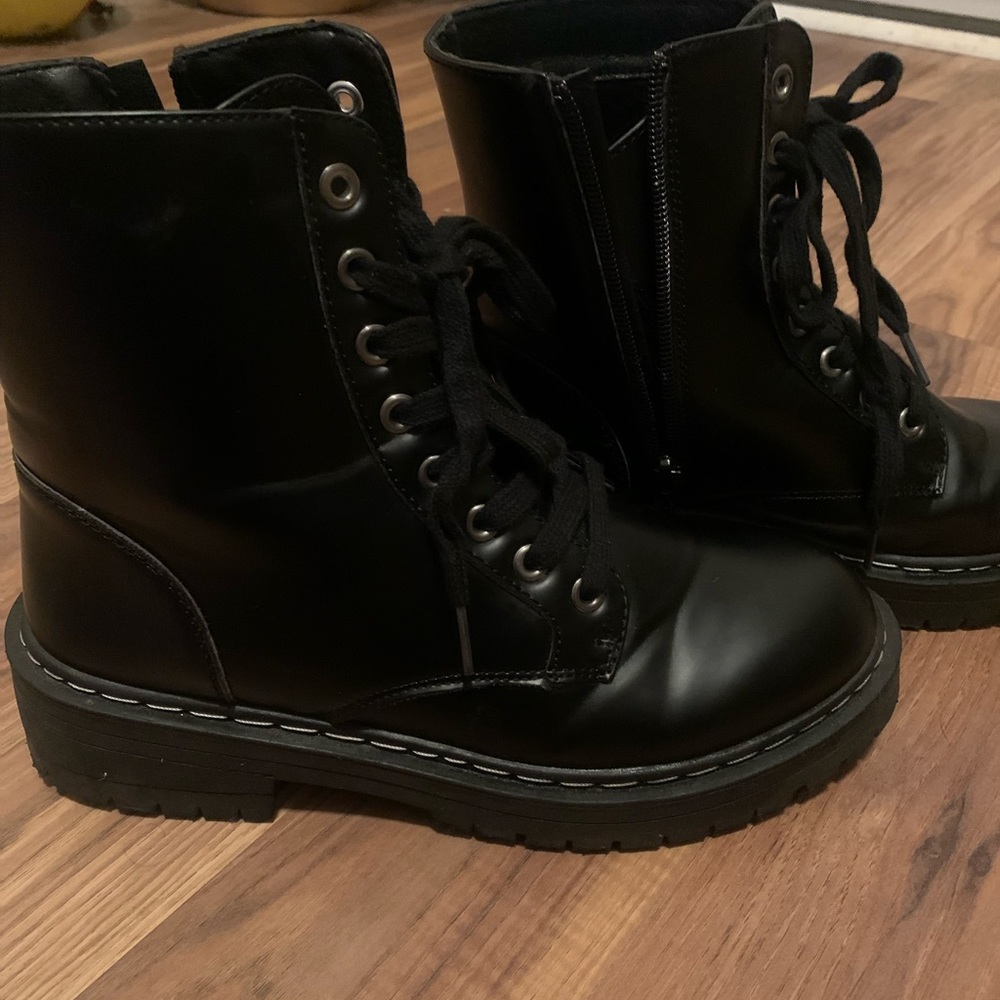 True Craft KORRI black combat boots 7.5